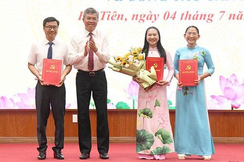 Công bố quyết định thành lập 54 chi, đảng bộ trực thuộc Đảng bộ phường Hà Tiên