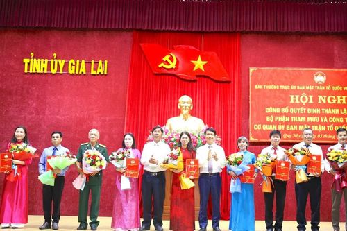 Công bố các quyết định về thành lập các ban tham mưu, giúp việc thuộc cơ quan Ủy ban MTTQ Việt Nam tỉnh