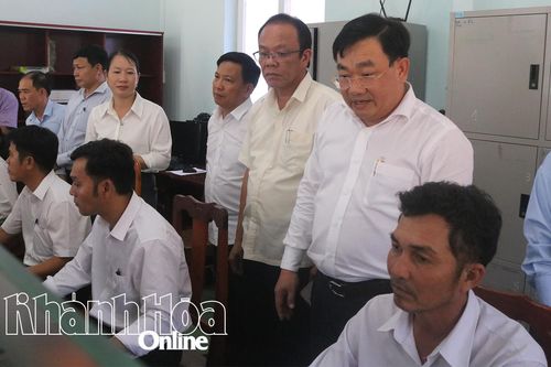 Phó Chủ tịch UBND tỉnh Trịnh Minh Hoàng kiểm tra công tác vận hành bộ máy chính quyền cấp xã tại 2 xã Công Hải và Ninh Hải
