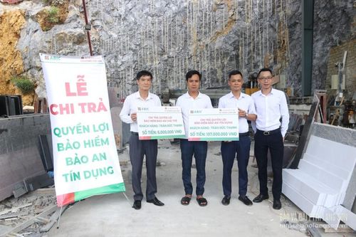 Chi trả 113 triệu đồng cho khách hàng tham gia bảo hiểm Bảo an tín dụng và bảo an chủ thẻ