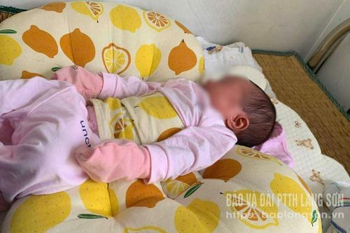 Xã Văn Quan: Phát hiện bé gái sơ sinh bị bỏ rơi