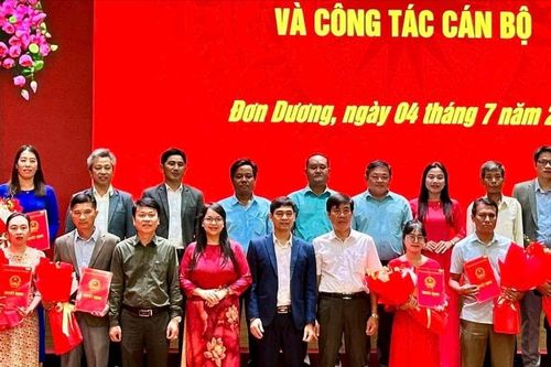Xã Đơn Dương ra mắt và công bố các quyết định về nhân sự