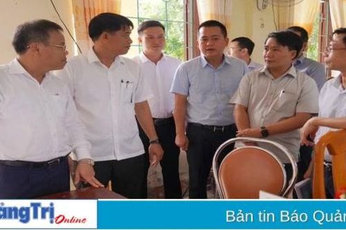 Phó Chủ tịch UBND tỉnh Lê Đức Tiến kiểm tra vận hành mô hình chính quyền 2 cấp tại xã Sen Ngư