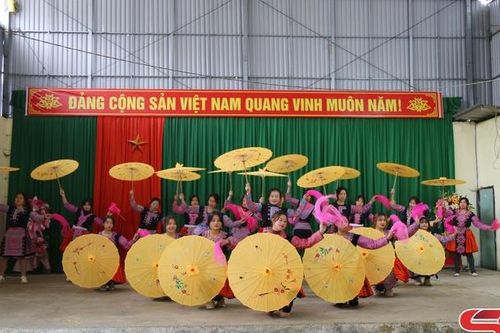Thắp lửa phong trào văn nghệ cơ sở