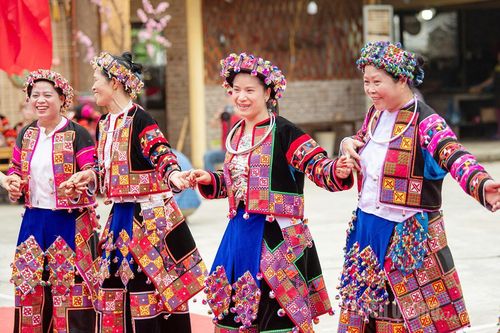 Sứ giả lặng thầm của miền đá