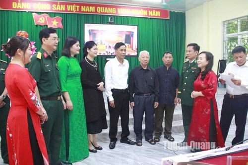 Người chung một nhà