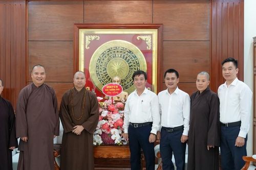 Ban Thường trực Ban Trị sự GHPGVN TP.Hà Nội thăm và chúc mừng lãnh đạo các đơn vị địa phương