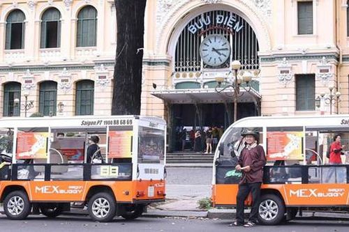 Hành khách tiếc nuối, chính quyền nóng lòng tháo gỡ mong xe điện sớm được tái hoạt động