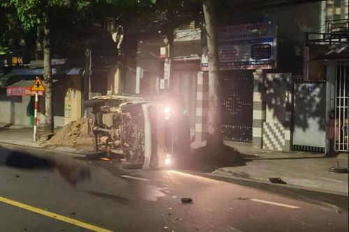 TP.HCM: Mô tô phân khối lớn tông lật xe tải, thanh niên 23 tuổi trọng thương