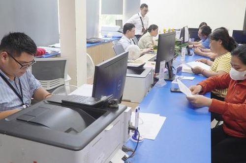 Hà Nội: Nhiều người làm thủ tục đất đai, xây dựng tuần đầu sáp nhập