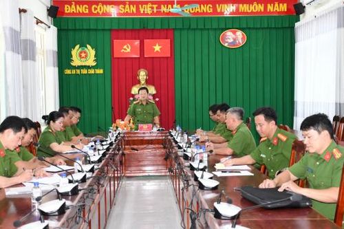 Vĩnh Long: Công an xã, phường nêu cao tinh thần phục vụ nhân dân