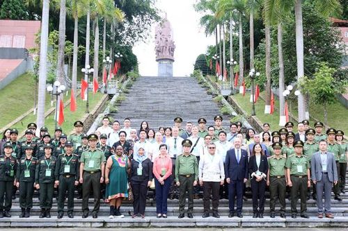 Bộ Công an và đại biểu quốc tế dâng hương tại di tích lịch sử Nha Công an Trung ương và ATK Định Hóa