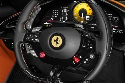 Ferrari nhận sai lầm khi loại bỏ nút vật lý trên xe