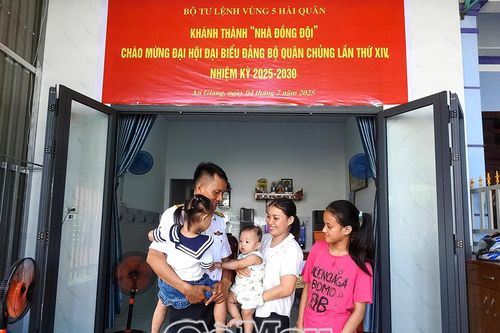 Bộ Tư lệnh Vùng 5 Hải quân bàn giao 4 'Nhà đồng đội'
