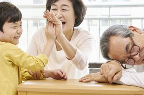 Đang vui vì được con dâu tương lai tặng 2 căn nhà, tôi đắn đo không dám nhận khi nghe lời con trai nói