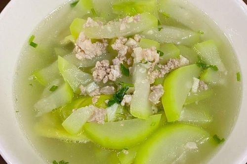 Tưởng giải nhiệt, ai ngờ trúng độc: Bát canh bầu khiến một phụ nữ suy thận cấp