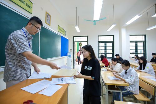 Lộ diện 21 thủ khoa thi vào lớp 10 Hà Nội 2025