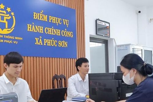 Người dân hài lòng với phong cách phục vụ ở xã Phúc Sơn