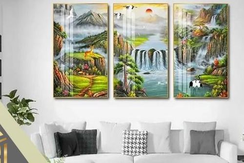 Người mệnh nào nên treo tranh Nhật xuất thiên sơn trong nhà để thu hút may mắn và thúc đẩy sự nghiệp