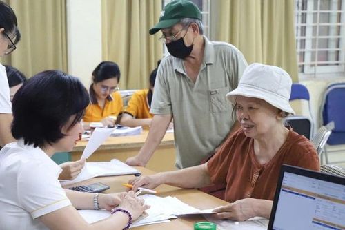 Từ nay, tất cả người trên 75 tuổi không có lương sẽ nhận trợ cấp hưu trí xã hội 500.000 đồng/tháng