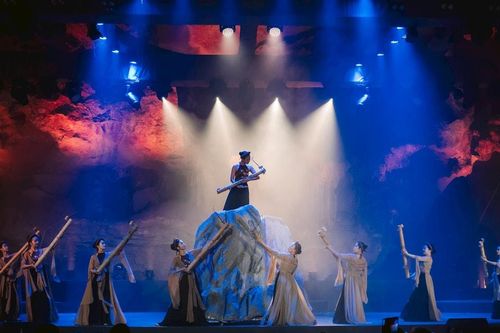 Về Quảng Ninh nghe hang đá kể chuyện