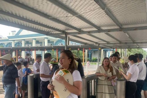 Loạt thiết bị bán vé 'thông minh' cho khách tham quan vịnh Hạ Long 'đắp chiếu'