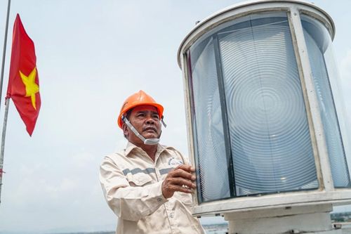 'Mắt thần Cửa Nhượng' và những người không ngại nắng mưa