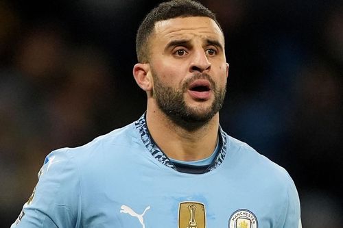 Man City bán đứt Walker