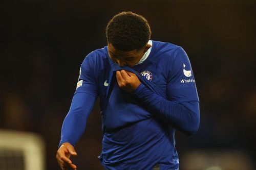 Chelsea và Aston Villa gặp nguy