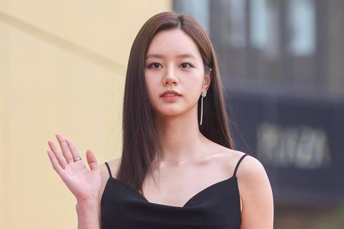 Hyeri xin lỗi sau tin có bạn trai mới