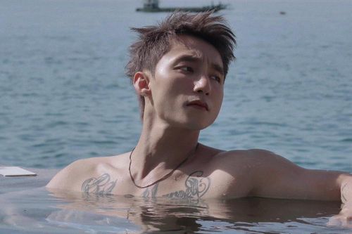 Sơn Tùng cơ bắp khó nhận ra ở tuổi 31