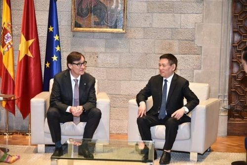 Phó Thủ tướng Hồ Đức Phớc gặp Chủ tịch Vùng Catalonia