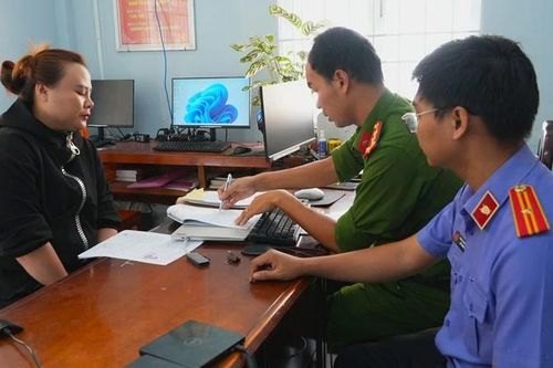 Đồng Tháp khởi tố bị can chiếm giữ tiền chuyển nhầm