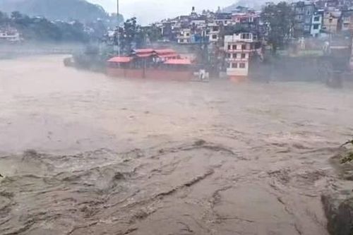 Mưa lớn kéo dài khiến 63 người thiệt mạng ở Ấn Độ