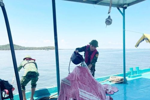 Nguyên nhân tàu bán xăng ở Quảng Ninh bốc cháy, 3 người bị bỏng