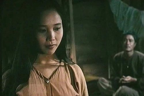 NSƯT Lê Vi giấu đạo diễn vác 'bụng bầu' đến phim trường Cây bạch đàn vô danh