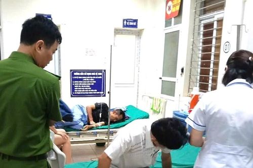 Công an Phú Thọ dùng xe tuần tra đưa người gặp nạn đến bệnh viện cấp cứu