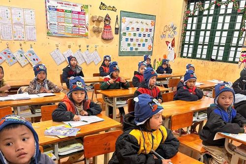 Chương trình nông thôn mới - đòn bẩy nâng bước học trò vùng khó