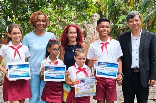 Thiếu nhi Cuba vẽ tranh, viết văn tôn vinh tình hữu nghị không biên giới với Việt Nam