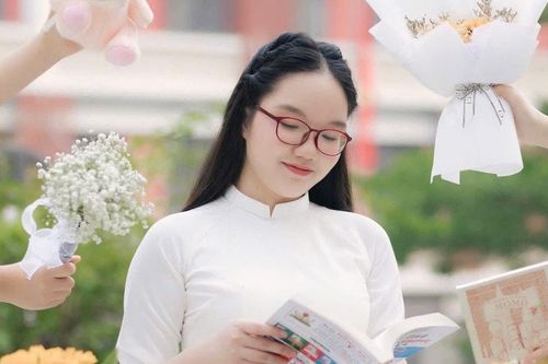 Thủ khoa kép chuyên Anh Hà Nội: 'Con thích học, mẹ không bao giờ cần nhắc'