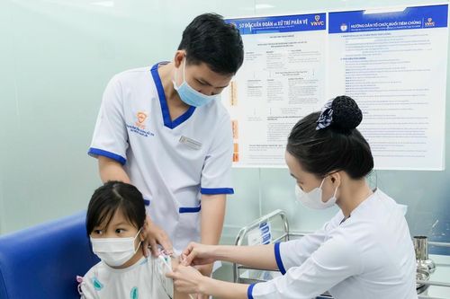 Việt Nam lần đầu có vaccine thế hệ mới phòng não mô cầu, được tiêm đầu tiên tại VNVC