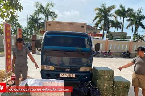 2 đối tượng vận chuyển gần 10 ngàn gói thuốc lá lậu