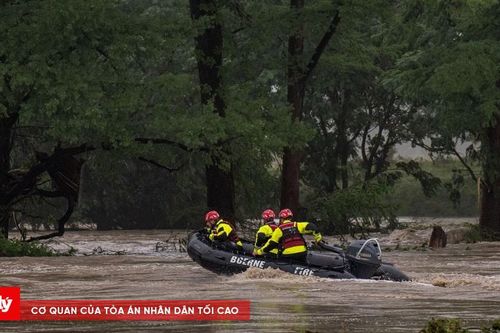 Hơn 20 bé gái mất tích trong trận lũ lịch sử ở Texas