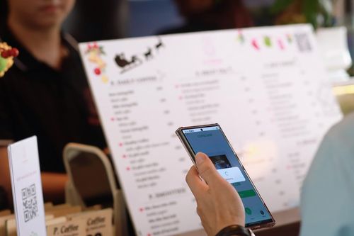 Sinh viên PTIT dùng tín chỉ xanh P-Coin đổi cà phê, được miễn phí gửi xe