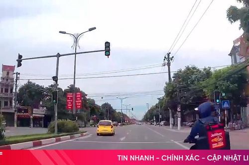 Tiềm ẩn tai nạn do đi ẩu, 'tạt đầu' ô tô
