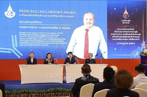 Thái Lan: Vinh danh Giáo sư Mỹ tiên phong trong điều trị ung thư bằng liệu pháp sinh học
