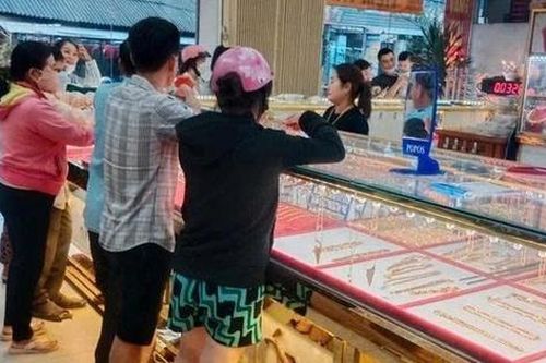 Cuộc chiến chống vàng lậu ở vùng biên – Kỳ 2: Những bàn tay ẩn mình sau đường dây vàng lậu