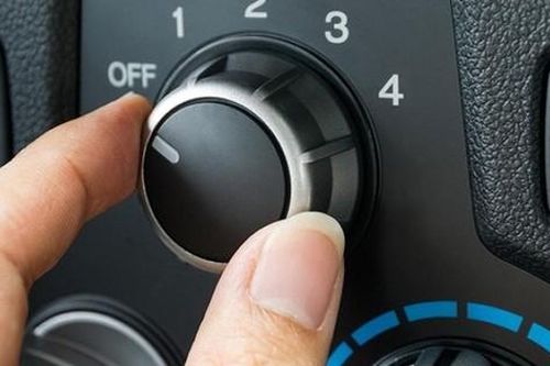 Có nên tắt điều hòa trước khi tắt động cơ xe ô tô