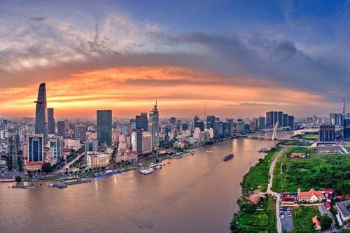Tăng trưởng GRDP TP.HCM (mới) ước đạt 7,4% trong 6 tháng đầu năm 2025