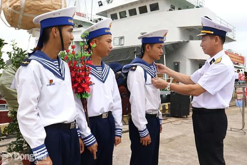 Vững vàng giữa trùng khơi